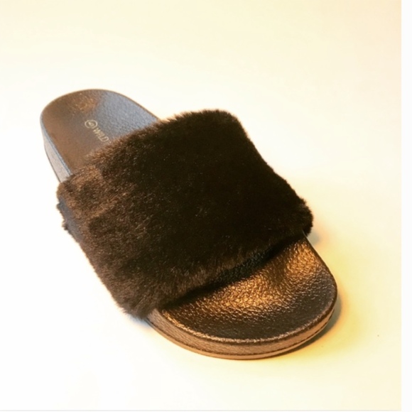 Black Fur Slides Slipper Sandals - Picture 3 of 4